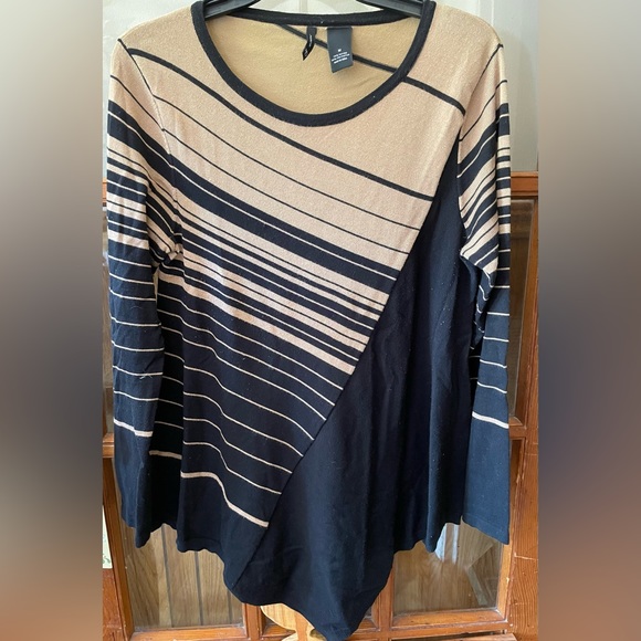 Women top - Picture 1 of 5